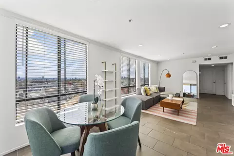 7320 Hawthorn Ave #401, Los Angeles, CA 90046