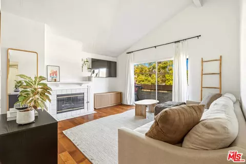3605 E Anaheim St #205, Long Beach, CA 90804