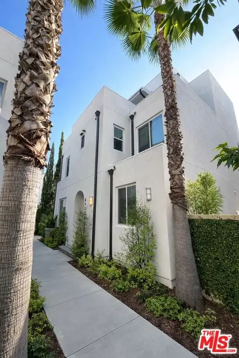 5552 Palm Dr, Hawthorne, CA 90250