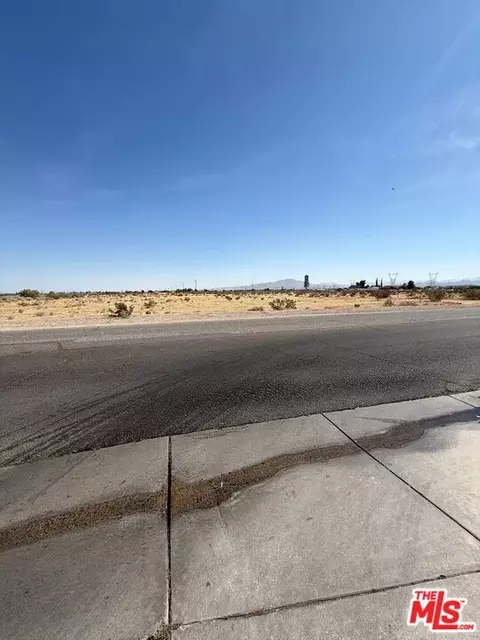 1001 Del Cerro St, Victorville, CA 92392