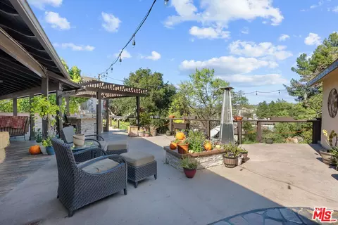 Exterior - 24316 Arcadia St, Newhall, CA 91321 photo 10 of 11