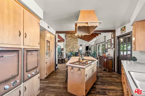 Kitchen - 24316 Arcadia St, Newhall, CA 91321 photo 2 of 3