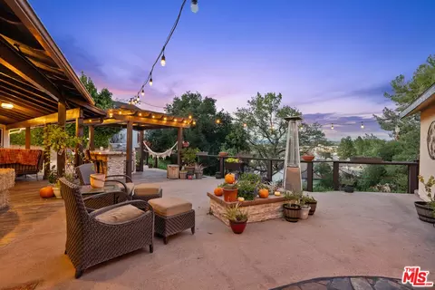 Exterior - 24316 Arcadia St, Newhall, CA 91321 photo 3 of 11