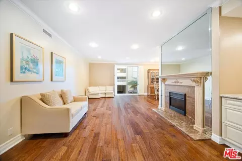 4949 Genesta Ave #201, Encino, CA 91316