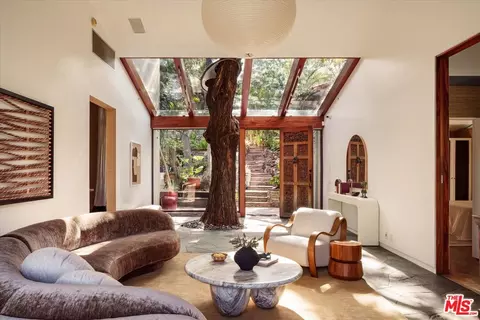 8882 Lookout Mountain Ave, Los Angeles, CA 90046