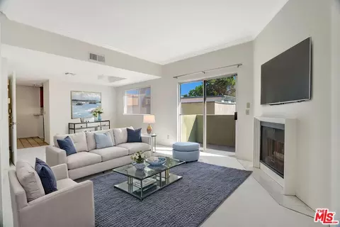 10926 Moorpark St #13, North Hollywood, CA 91602