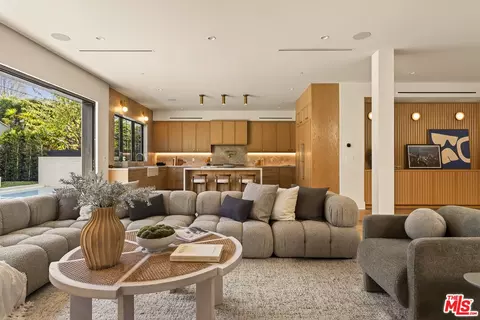 11500 Kingsland St, Los Angeles, CA 90066
