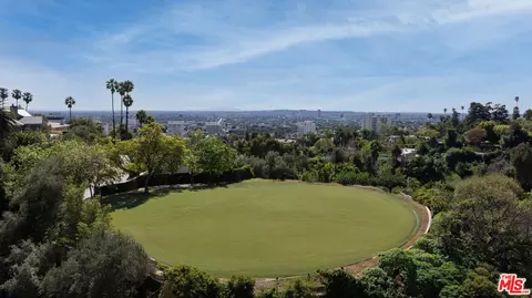 7200 La Presa Dr, Los Angeles, CA 90068