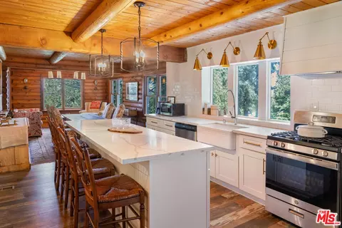 24015 Altdorf Dr, Crestline, CA 92325