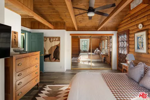 24015 Altdorf Dr, Crestline, CA 92325