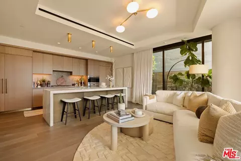 8420 W Sunset Blvd #107, West Hollywood, CA 90069