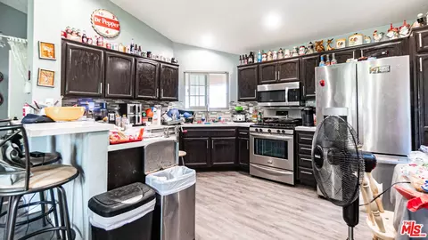 Kitchen - 650 Bluebell Pl, Oxnard, CA 93036 photo 2 of 4