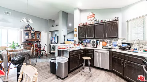 Kitchen - 650 Bluebell Pl, Oxnard, CA 93036 photo 4 of 4