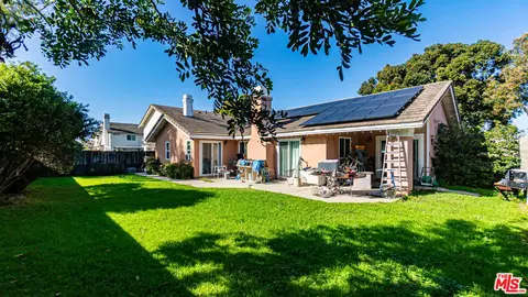 Exterior - 650 Bluebell Pl, Oxnard, CA 93036 photo 5 of 7