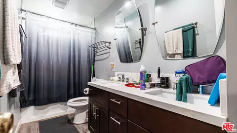 Bath - 650 Bluebell Pl, Oxnard, CA 93036 photo 2 of 5