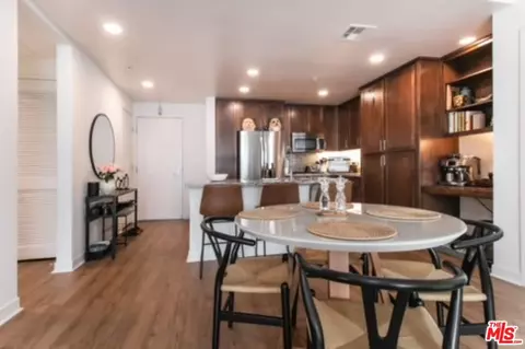 21301 Erwin St #414, Woodland Hills, CA 91367