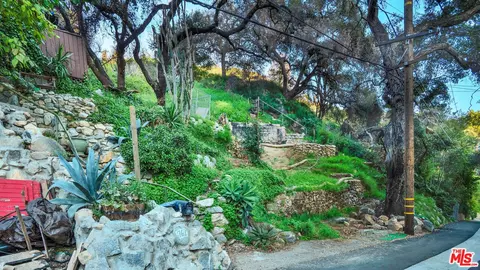 752 Woodland Dr, Sierra Madre, CA 91024