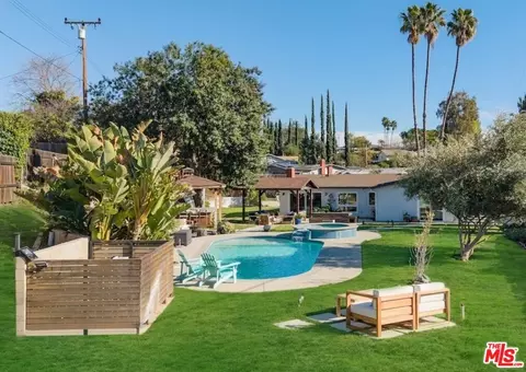 26255 Hatmor Dr, Calabasas, CA 91302