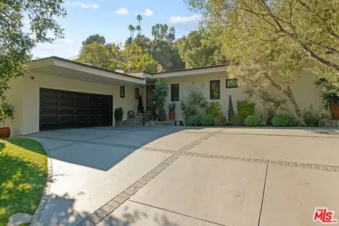 1115 N Bundy Dr, Los Angeles, CA 90049