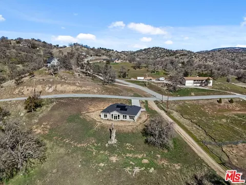 View/Area - 29300 Horsethief Dr, Tehachapi, CA 93561 photo 2 of 6
