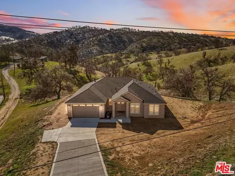 29300 Horsethief Dr, Tehachapi, CA 93561