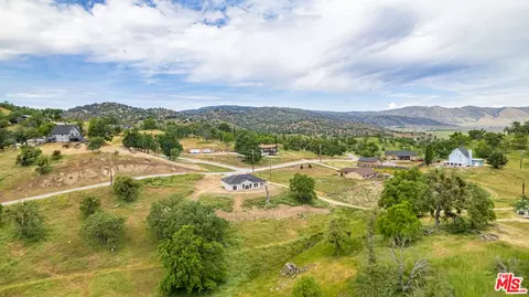 View/Area - 29300 Horsethief Dr, Tehachapi, CA 93561 photo 5 of 6