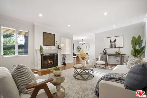 2452 N Altadena Dr, Altadena, CA 91001