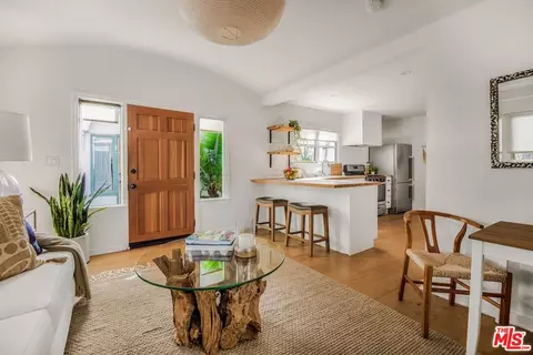 5848 Willoughby Ave, Los Angeles, CA 90038