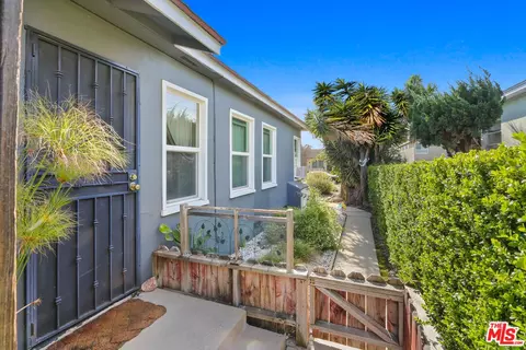 Exterior - 4201 E Jacinto Way, Long Beach, CA 90815 photo 8 of 13