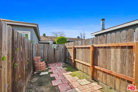 Exterior - 4201 E Jacinto Way, Long Beach, CA 90815 photo 10 of 13