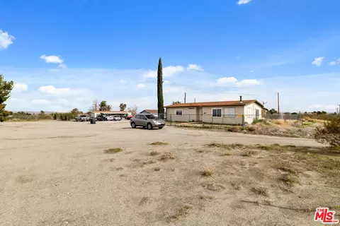 Exterior - 4120 La Mesa Rd, Phelan, CA 92371 photo 4 of 7