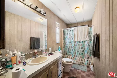 Bath - 4120 La Mesa Rd, Phelan, CA 92371 photo 1 of 1