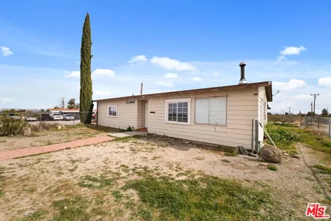 Exterior - 4120 La Mesa Rd, Phelan, CA 92371 photo 1 of 7