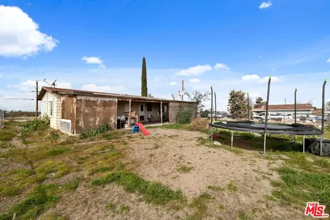 Exterior - 4120 La Mesa Rd, Phelan, CA 92371 photo 3 of 7
