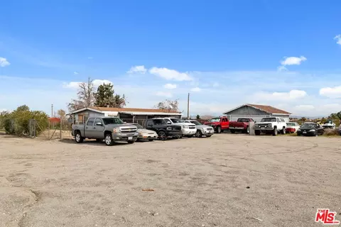 Exterior - 4120 La Mesa Rd, Phelan, CA 92371 photo 6 of 7