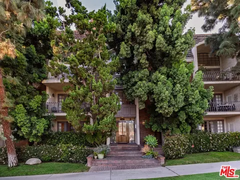 10327 Missouri Ave #105, Los Angeles, CA 90025