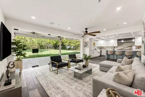 6221 Penfield Ave, Woodland Hills, CA 91367