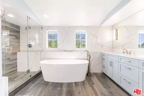 6221 Penfield Ave, Woodland Hills, CA 91367