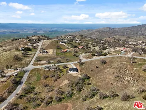View/Area - 30460 Horsethief Dr, Tehachapi, CA 93561 photo 4 of 6