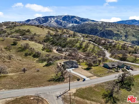 View/Area - 30460 Horsethief Dr, Tehachapi, CA 93561 photo 2 of 6