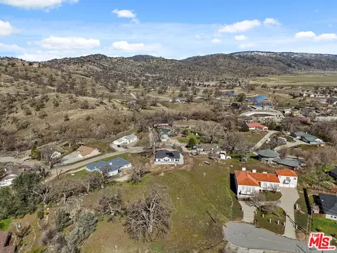 View/Area - 28701 Delaware Dr, Tehachapi, CA 93561 photo 2 of 3