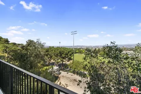 4749 Don Ricardo Dr, Los Angeles, CA 90008
