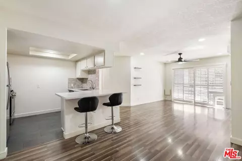 327 Chestnut Ave #104, Long Beach, CA 90802