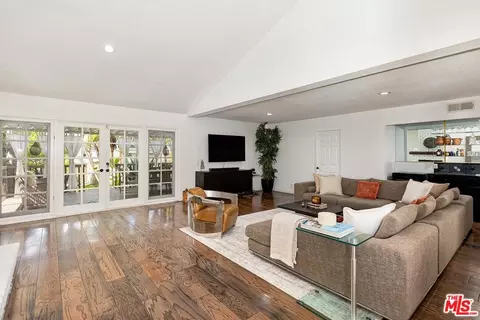 3813 Cedar Ave, Long Beach, CA 90807 photo 8