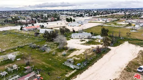 View/Area - 6425 Smoke Tree Rd, Phelan, CA 92371 photo 3 of 7