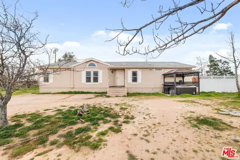 6425 Smoke Tree Rd, Phelan, CA 92371