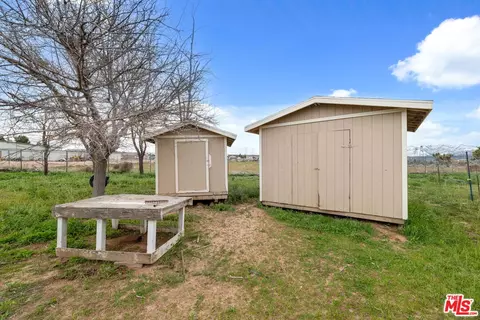 Exterior - 6425 Smoke Tree Rd, Phelan, CA 92371 photo 5 of 8
