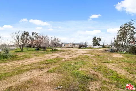 6425 Smoke Tree Rd, Phelan, CA 92371 photo 2