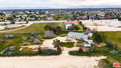 6425 Smoke Tree Rd, Phelan, CA 92371