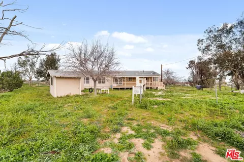 Exterior - 6425 Smoke Tree Rd, Phelan, CA 92371 photo 7 of 8
